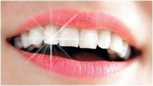 هذه الأطعمة تساعد في تبييض الأسنان