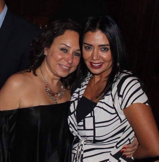 بالصور - غادة عادل تثير ضجة بملابسها الجريئة..وهذا ما ارتدته منة شلبي