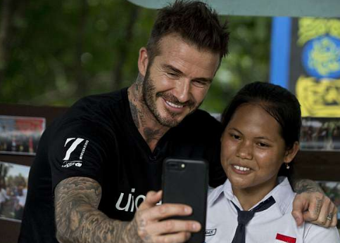 دايفيد بيكهام في زيارة مفاجئة إلى إندونيسيا. ما القصة؟