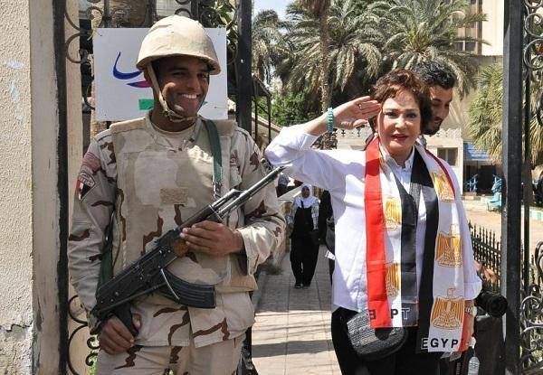 بالصور - نجوم مصر يدلون بأصواتهم... لمن صوتوا في الانتخابات الرئاسية؟