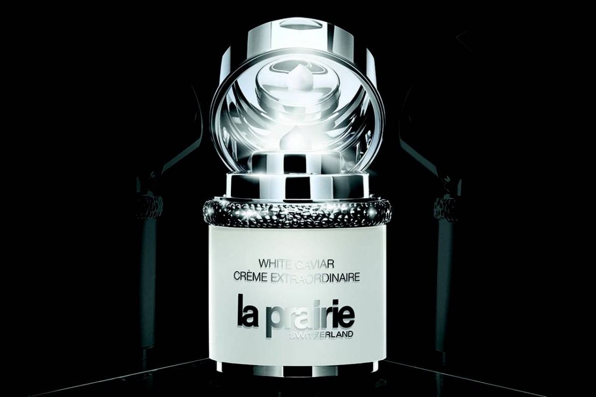 أطلقي العنان لبشرة مشرقة ونضرة مع White Caviar Crème Extraordinaire