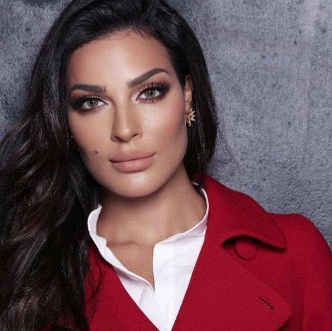 نادين نجيم تقص شعرها قصيراً وتتنافس مع هيلدا خليفة على هذا الفستان!