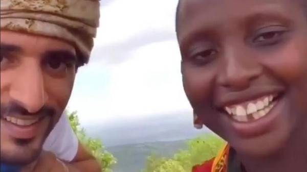 شاهد ولي عهد دبي في تنزانيا.. أغنية وموجة ضحك!