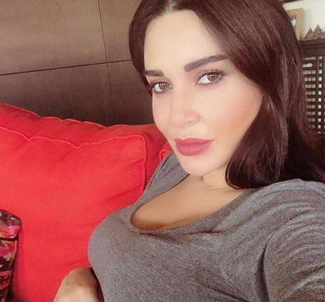 بالصور - سيرين عبدالنور تشعل مواقع التواصل بجمالها بعد ساعات من ولادتها طفلها