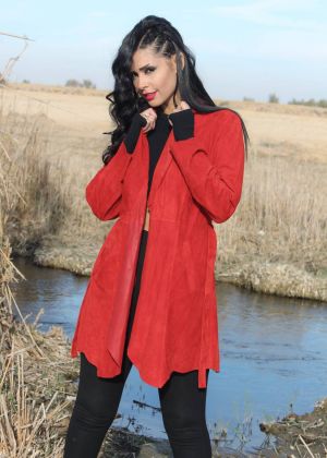 ساندي التونسية لـ"لها": زوجي وراء إنجابي في أميركا ووقتي لم يعد ملكي وحدي