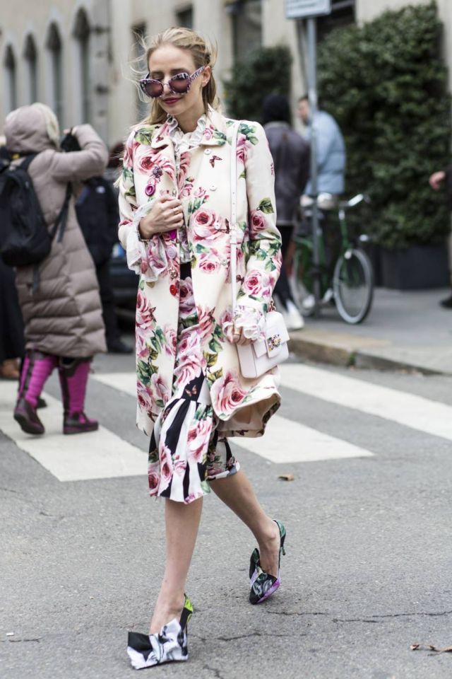 أيقونات الموضة يهلّلن لقدوم الربيع في شوارع الموضة في ميلانو