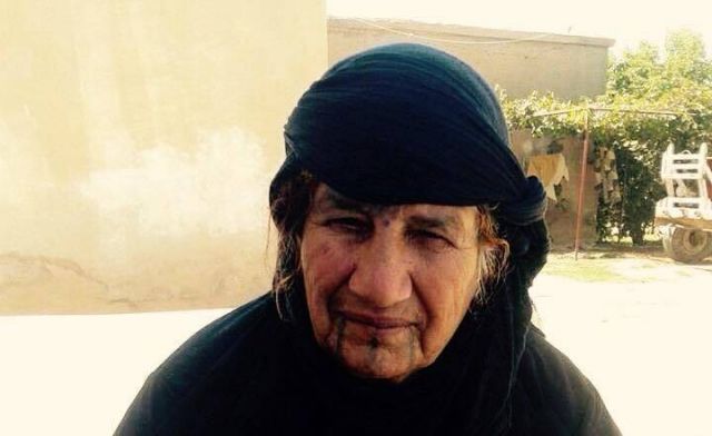 الموت يفجع فناناً سورياً بوالدته... والعزاء غناءً وشعراً وموسيقى