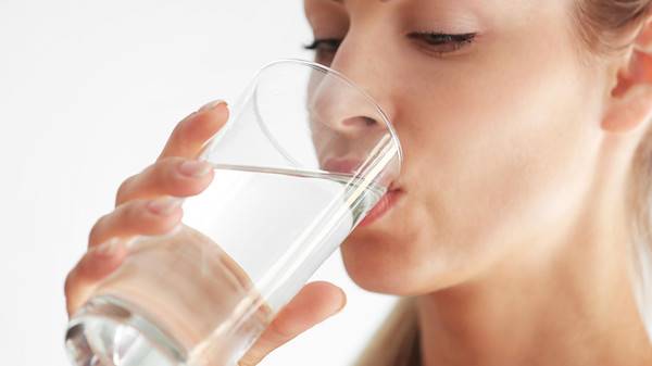 انتبه.. الإفراط في شرب الماء قد يؤدي إلى وفاتك