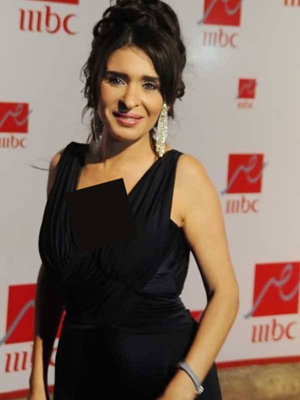 بالصورة... هدية علي للراقصة دينا متواضعة ومفاجئة!