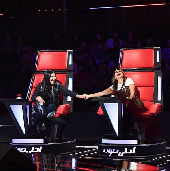 مضحك جداً- بالفيديو: إليسا تعلّم أحلام التحدّث بالفرنسية