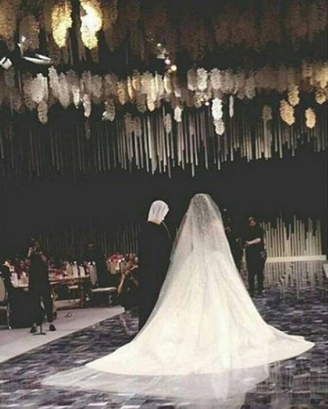 بالفيديو - زفاف فخم لفنانة خليجية.. شاهدوا رقصها وفستانها المميّز