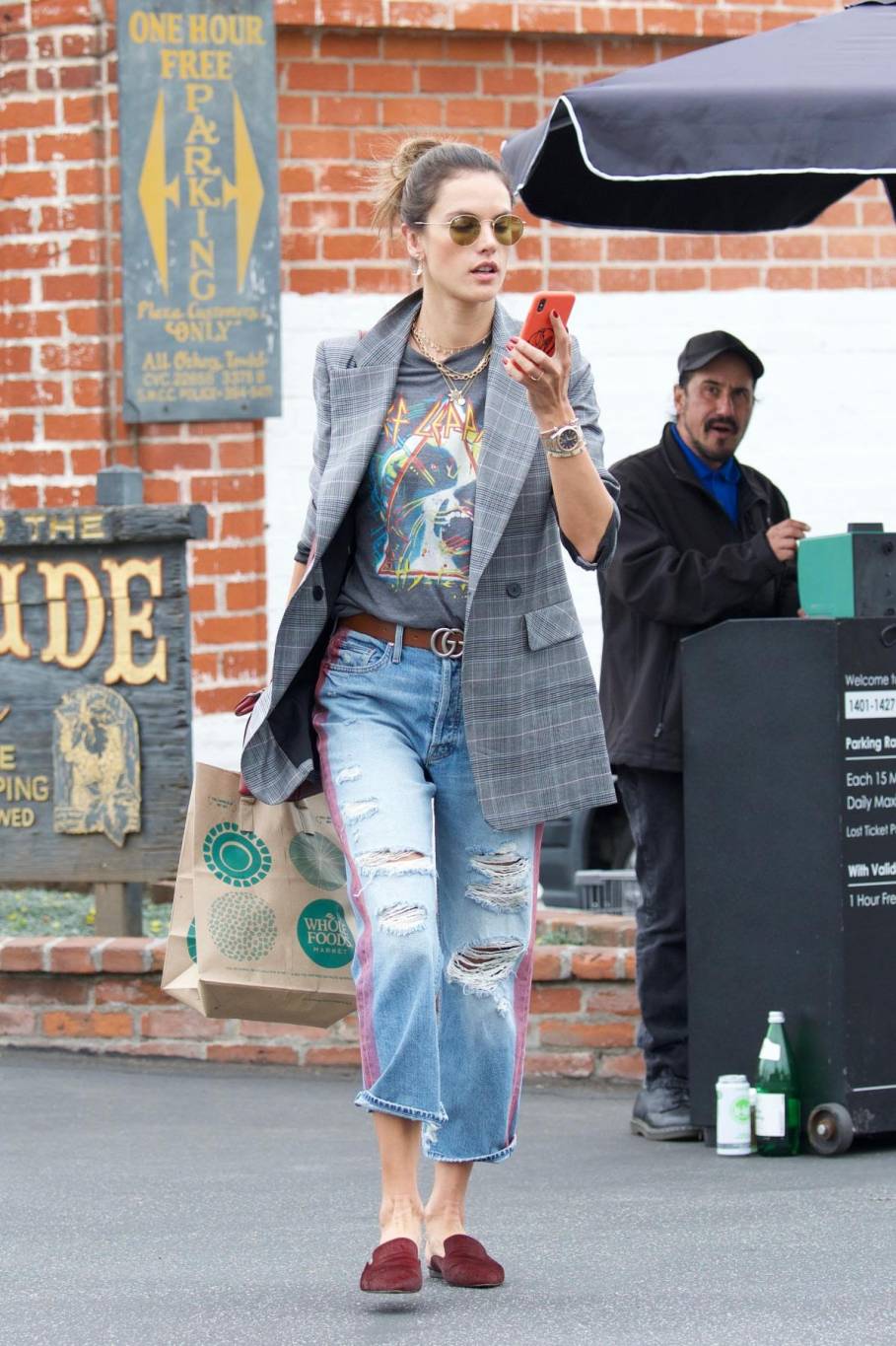 تعلمي تنسيق حقيبة C De Cartier  بثلاث إطلالات مختلفة ‎