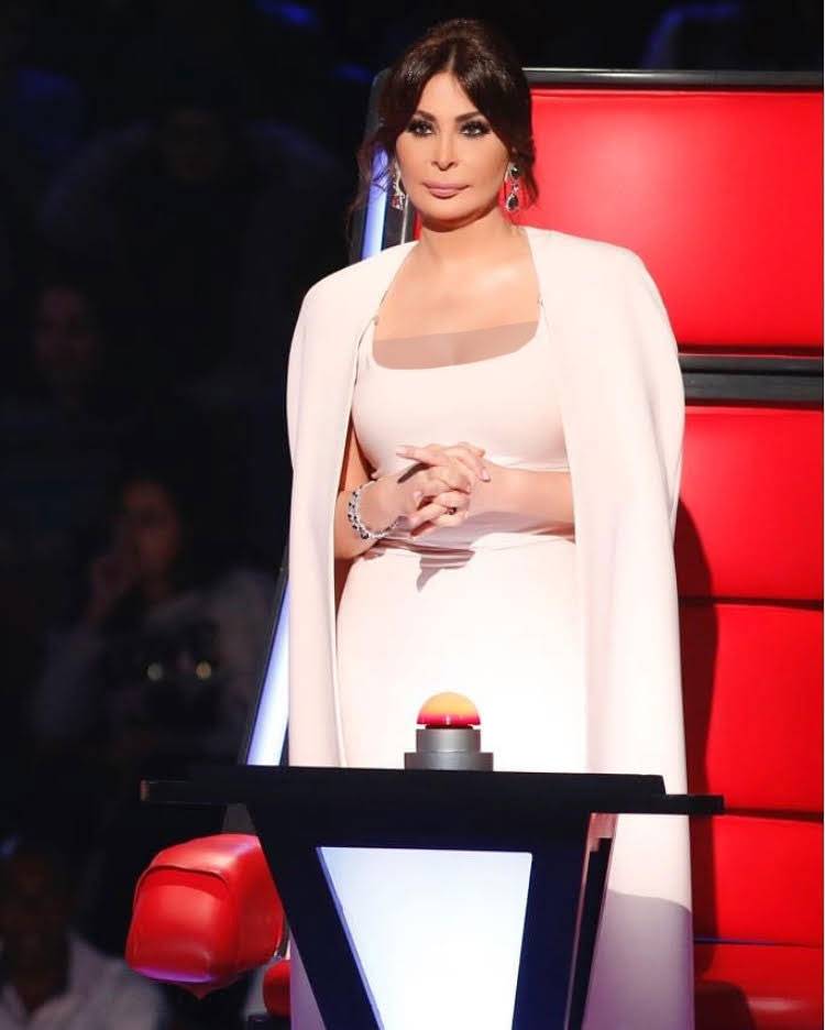 شاهدي إليسا بإطلالة رومانسية