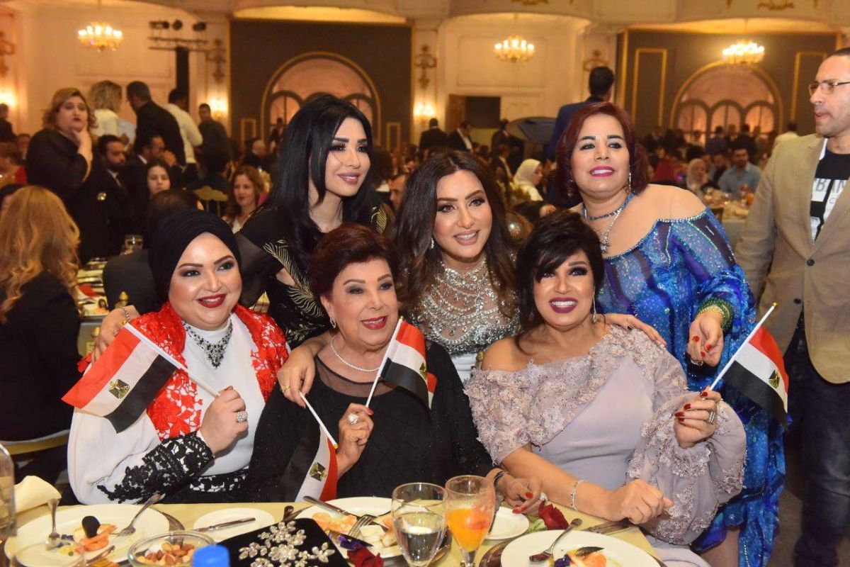 بالصور -  هكذا أطلت لطيفة وليلى علوي... وهذا ما فعله عمرو دياب