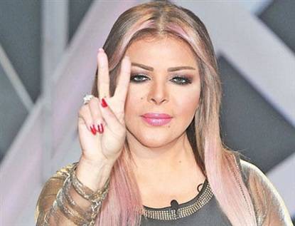 بالفيديو - بعد اعتزالها.. فلة الجزائرية تصدم الجميع بغنائها وشكلها الجديد