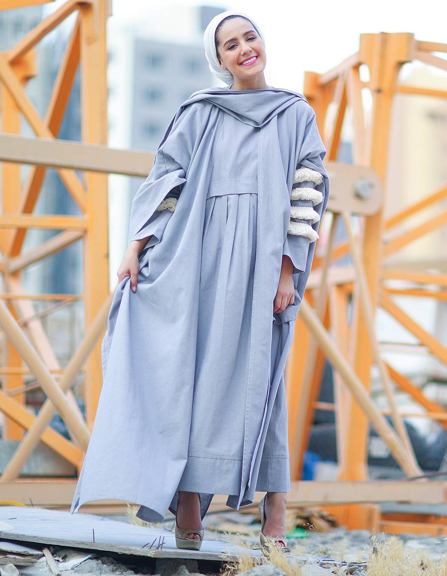 المدوّنة الكويتية آسيا الفراج: نحن أغنياء حقّاً والحجاب لم يكن عائقاً أمام شهرتي