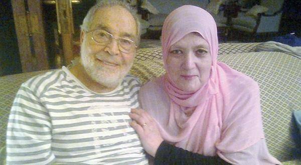 بالصور - حسن يوسف لم يتغير ويمشي بعكاز... وهكذا ظهرت شمس البارودي