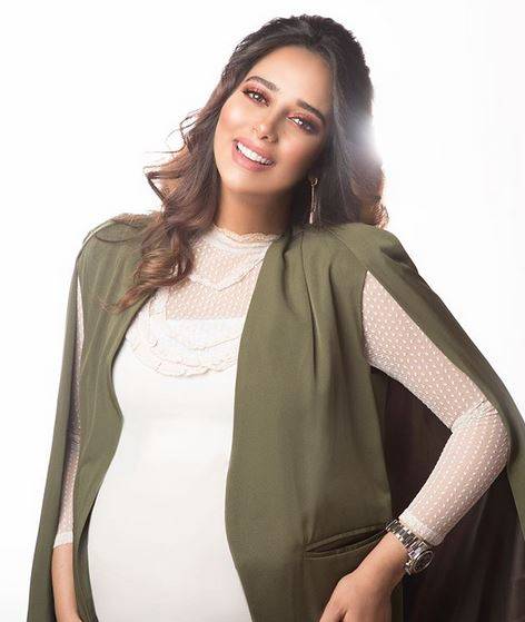 بالفيديو - بلقيس فتحي تستعرض جهاز مولودها.. اعتمدت موضة جديدة