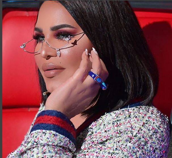 بالصور - أحلام تثير ضجة بسترتها الثمينة ونظاراتها المرصعة بالالماس... إليكم قصة الأخيرة