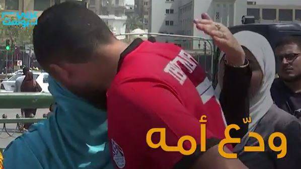 بالفيديو - لن تصدقوا ماذا فعل شاب مصري ليشجع المنتخب في المونديال