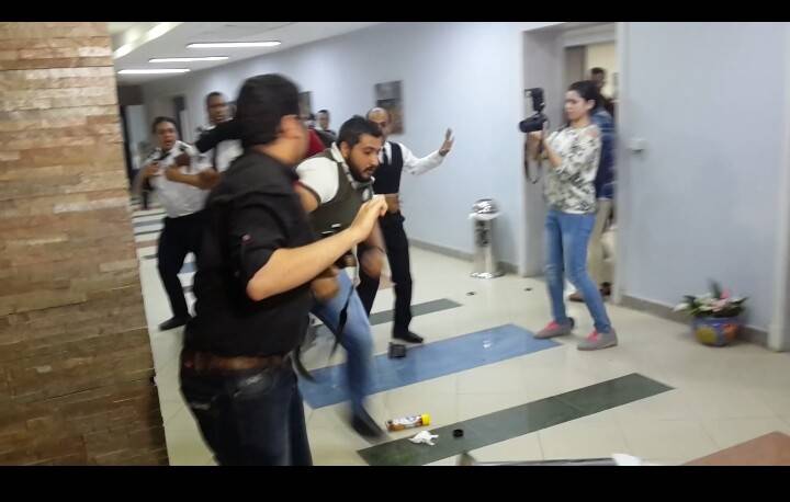 بالصور -  إعتداءات وحشية وعراك وبلاغات للشرطة في حفل تامر حسني