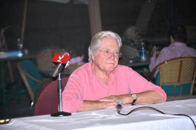 بالصور - حسين فهمي يتحدث عن أصوله القديمة..  ونجم يصرخ: 