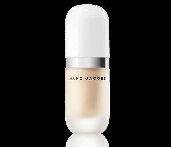 بخلاصة جوز الهند Marc Jacobs Beauty Dew Drops Coconut Gel Highlighter. 
