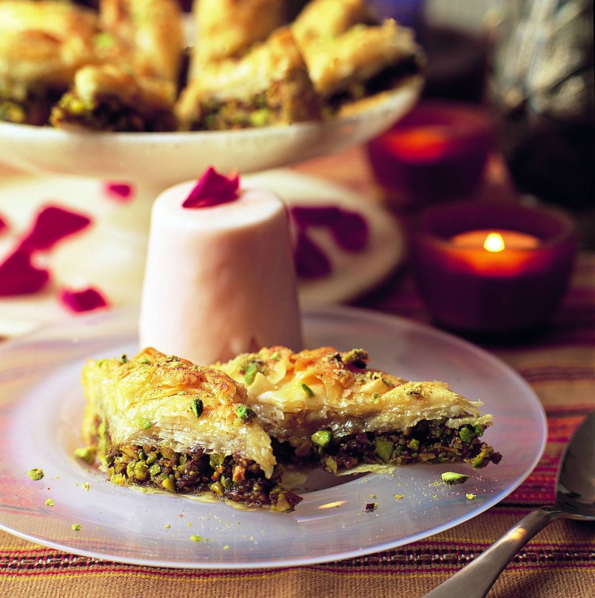 حلوى بالقرفة والفستق الحلبي