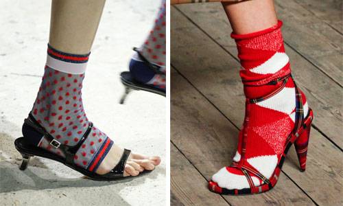 فرصتك الأخيرة لانتعال الصنادل مع الجوارب كالنجمات