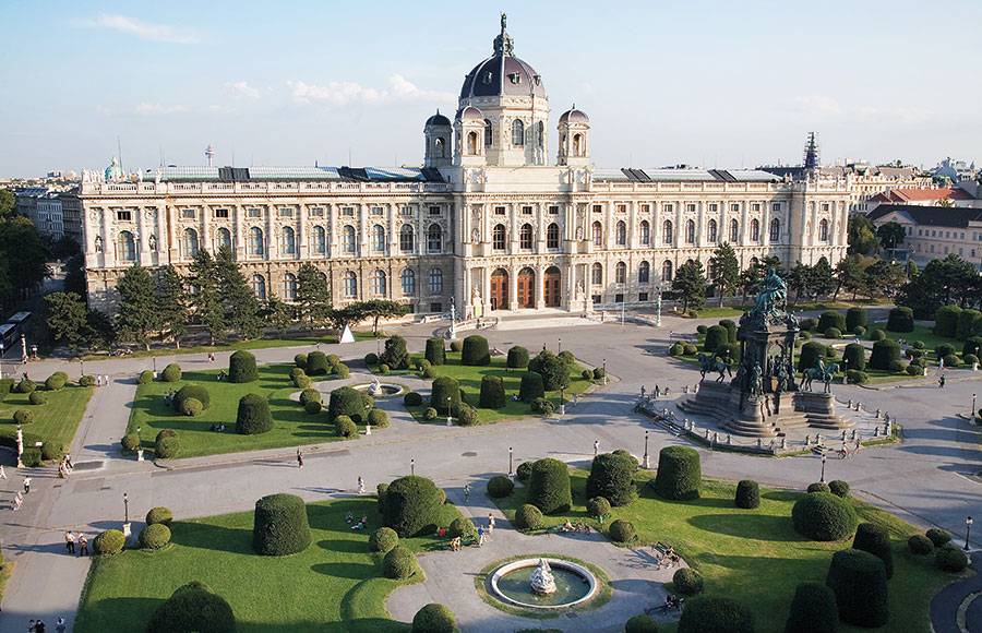 حلّقي في ربيع فيينا المخملي