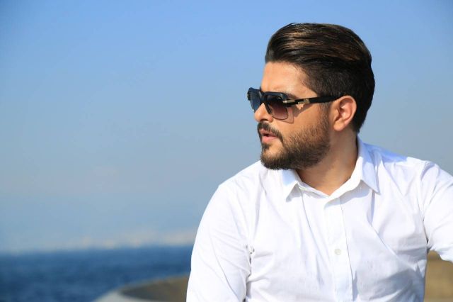 بالفيديو: #ناصيف_زيتون يثير بلبلة على السجادة الحمراء خلال حفل توزيع جوائز #موريكس_دور