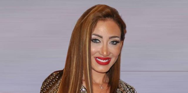 بالصور - أول ظهور لريهام سعيد بعد البراءة.. وملابس شقيقتها تثير الجدل