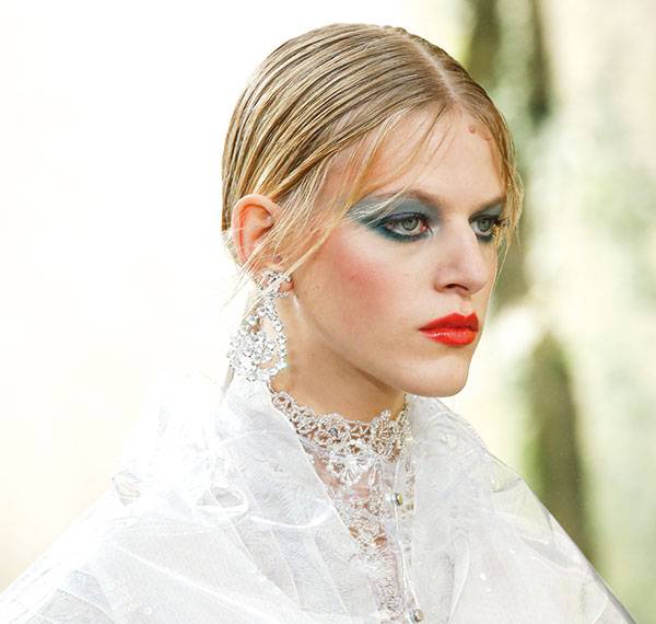 Chanel  - نظرات دراماتيكية  