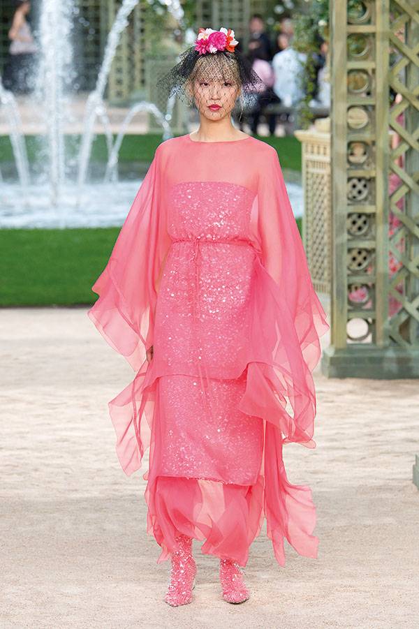 عرض أزياء Chanel لربيع وصيف 2018 في باريس