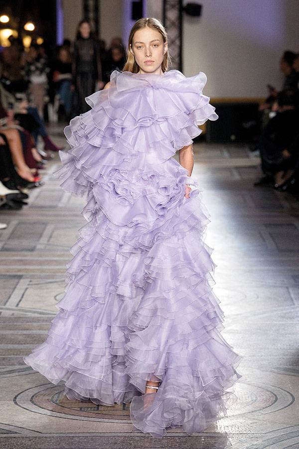عرض أزياء Giambattista Valli
 لربيع وصيف 2018 في باريس