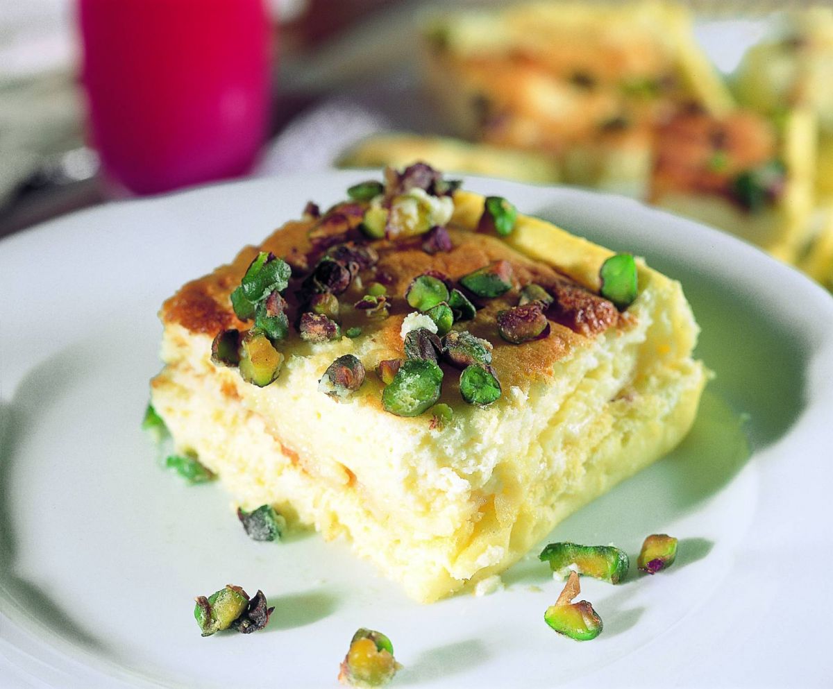 جاتوه اللبن والفستق الحلبي