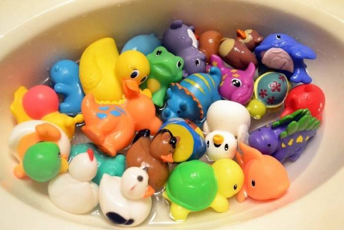 ألعاب استحمام الأطفال.. أرض خصبة للبكتيريا