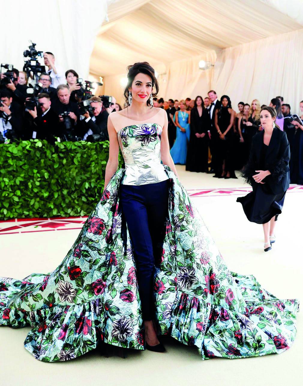 أزياء استعراضية وأكسسوارات غريبة في حفل MET GALA 2018