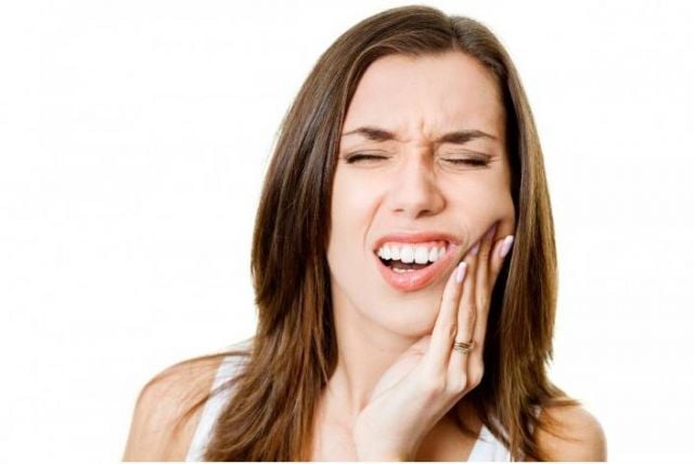 الثوم والنعناع وزيت القرنفل لعلاج التهابات الأسنان