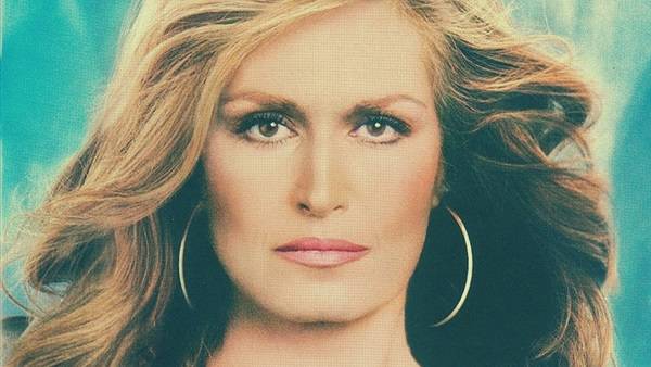 بالصور - مطرب فرنسي يكشف أسرار علاقته بالراحلة داليدا