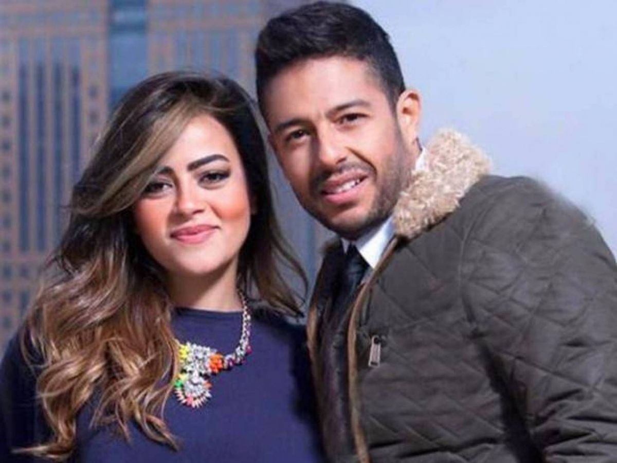 بالفيديو - محمد حماقي يحتفل مع زوجته في كواليس thevoice.. تعرفوا إلى شقيقه نسخة عنه