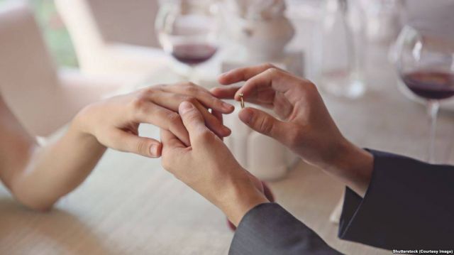 فنانة مصرية تعلن خبر زواجها بصورة كوميدية.. شاهدوا ماذا فعلت