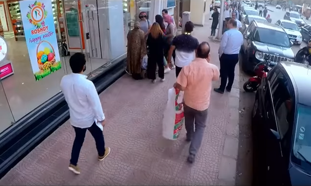 بالفيديو - من هي الفنانة التي تعرضت للضرب في الشارع؟!