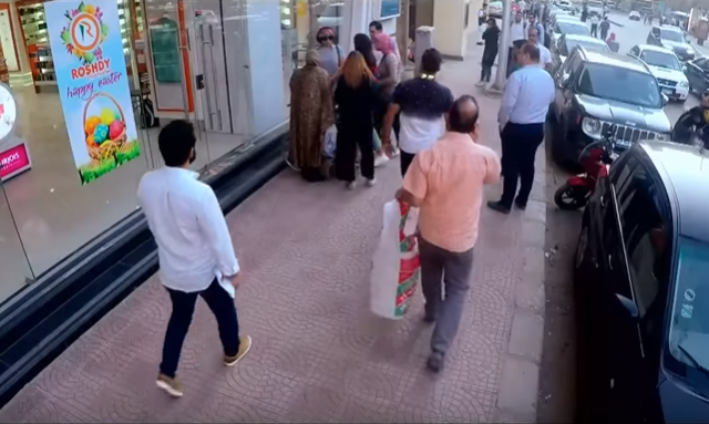 بالفيديو - من هي الفنانة التي تعرضت للضرب في الشارع؟!