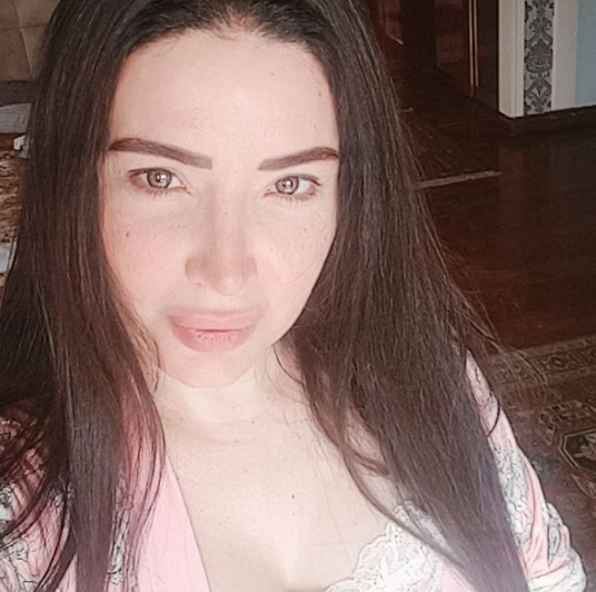 بالصور - لن تصدقوا من هذه النجمة بلا مكياج فور استيقاظها من النوم