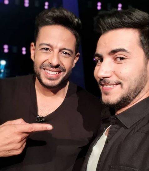 مشترك Thevoice الوسيم يحدث ضجة بفيديو من كواليس البرنامج