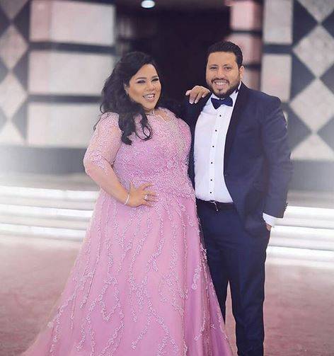 زوج شيماء سيف يثير الجدل بصورة رومنسية معها.. وهكذا وصف شعوره