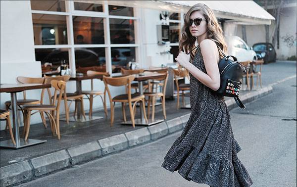  • حقيبة وفستان من Fendi • نظارات من Delirious