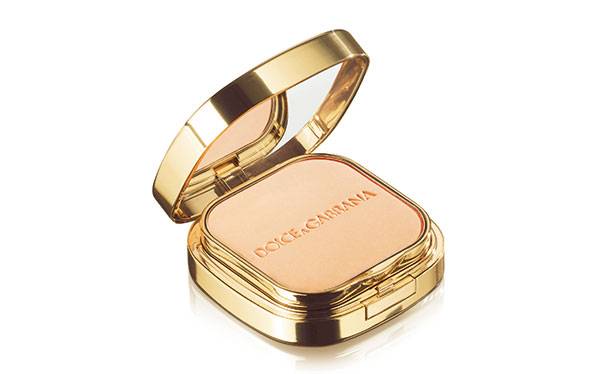 بشرة مخملية Dolce & Gabbana Perfect Matte Powder Foundation