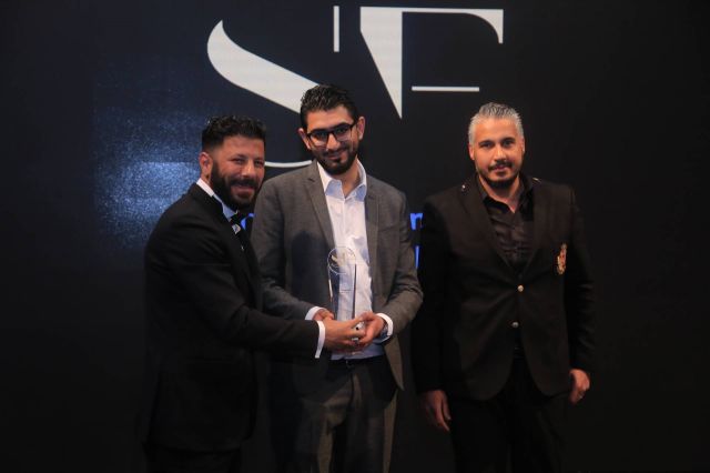 إياد نصار متسلماً جائزته